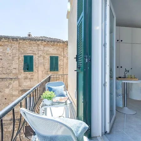 Apartment Nuras - Casa Aurelia Square View Old Town Alghero