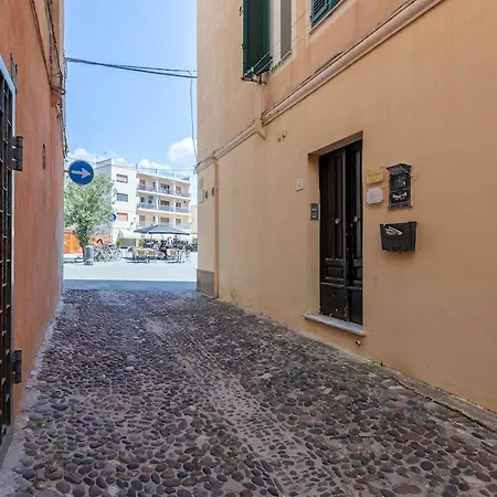 Nuras - Casa Aurelia Square View Old Town Apartment Alghero